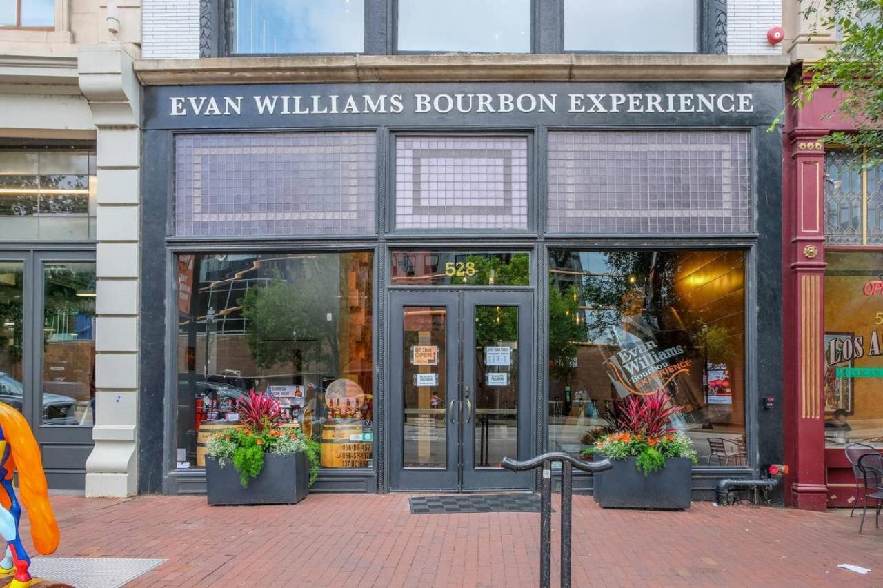 Frontdesk Nulu Apts Louisville Bagian luar foto